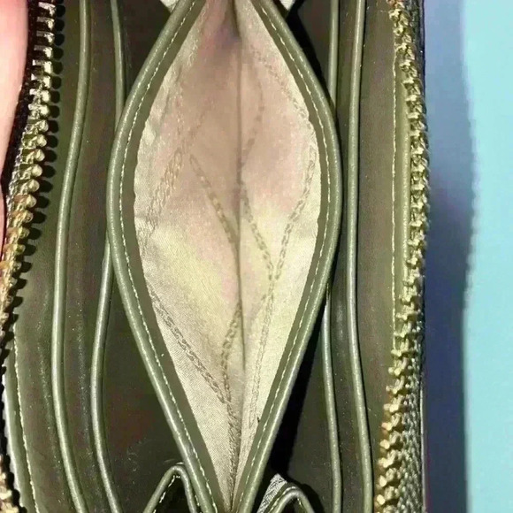 EUC 🔥Michael Kors Card Case Zipped Wallet - Picture 7 of 16